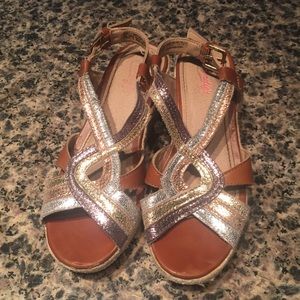 Girls youth size 1 metallic wedges